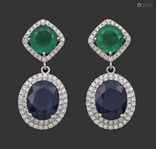 Paar elegante Saphir-Smaragd-Ohrgehänge