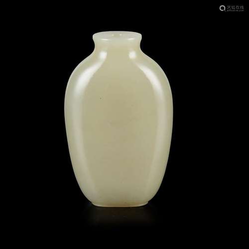 CELADON JADE SNUFF BOTTLE QING DYNASTY, 19TH CENTURY