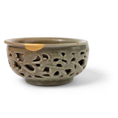 LONGQUAN CELADON RETICULATED WARMING BOWL MING DYNASTY