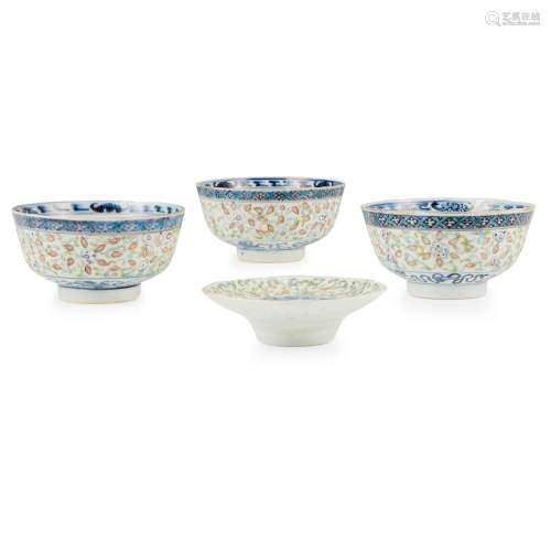 GROUP OF FOUR BLUE AND WHITE WITH FAMILLE ROSE 'RICE GRAIN' ...