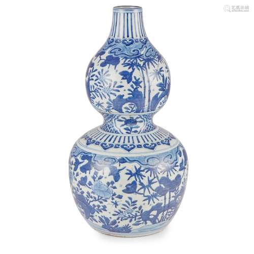 LARGE BLUE AND WHITE DOUBLE-GOURD VASE MING DYNASTY OR LATER
