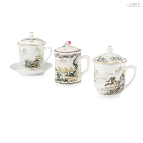 SET OF THREE FAMILLE ROSE LIDDED CUPS 20TH CENTURY