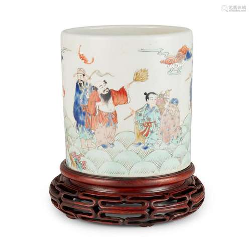 FAMILLE ROSE 'EIGHT IMMORTALS' BRUSH POT 19TH-20TH CENTURY