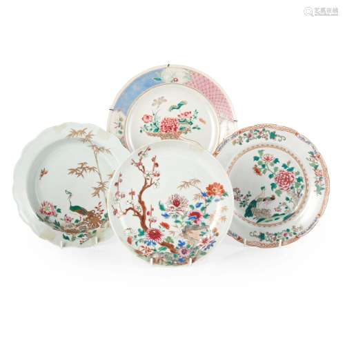 GROUP OF FOUR FAMILLE ROSE PLATES QING DYNASTY, 18TH CENTURY...