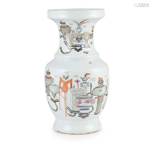 FAMILLE ROSE AND GRISAILLE-DECORATED VASE QING DYNASTY, 19TH...