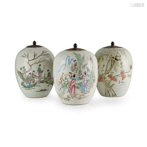 GROUP OF THREE FAMILLE ROSE OVOID VASES 19TH-20TH CENTURY