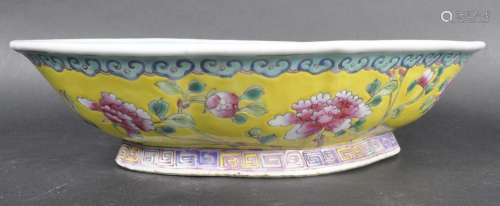 LARGE EARLY 20TH CENTURY CHINESE FOOTED BOWL