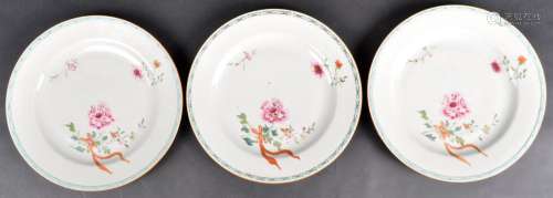 SET OF THREE 18TH CENTURY CHINESE PORCELAIN PLATES