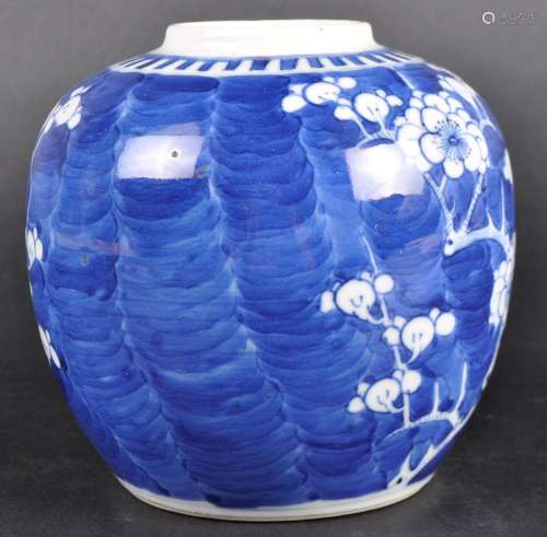 19TH CENTURY CHINESE BLUE & WHITE PORCELAIN PRUNUS JAR