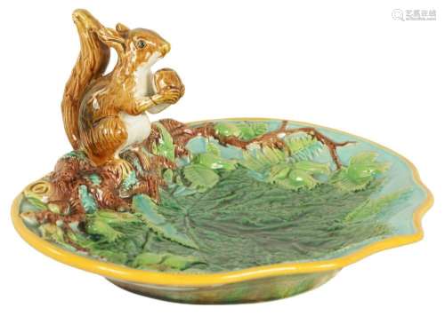 A 19TH CENTURY GEORGE JONES MAJOLICA NUT DISH