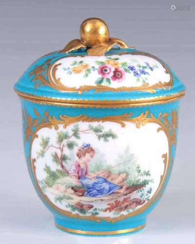 A FINE 18TH/19TH CENTURY SEVRES PORCELAIN BOWL AND COVER