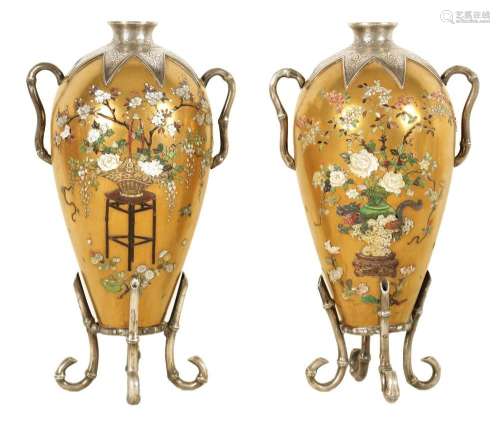 A GOOD PAIR OF LATE 19TH CENTURY JAPANESE MEIJI GILT LACQUER...