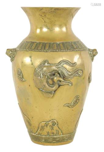 A MING DYNASTY CHINESE BRONZE SHOULDERED VASE