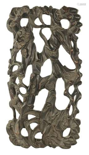 A GOOD 19TH CENTURY CHINESE PIERCED CARVED HARDWOOD STAND