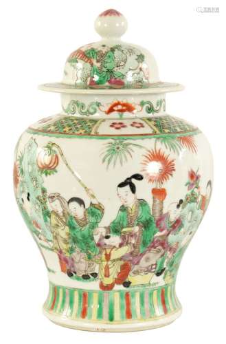 A 19TH CENTURY CHINESE FAMILLE VERTE PORCELAIN JAR AND COVER