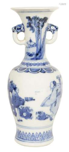 A PAIR OF 19TH CENTURY CHINESE BLUE AND WHITE VASES