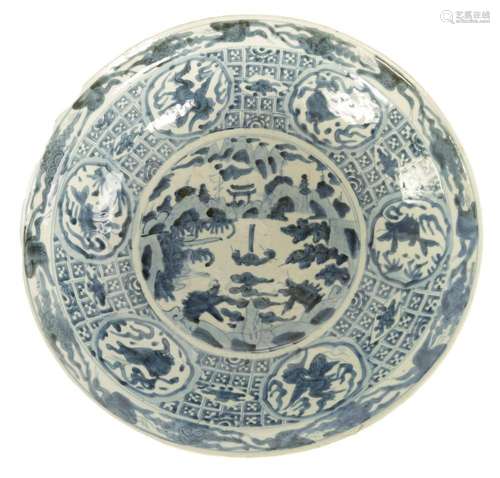 A MING DYNASTY BLUE AND WHITE CHINESE LARGE DISH