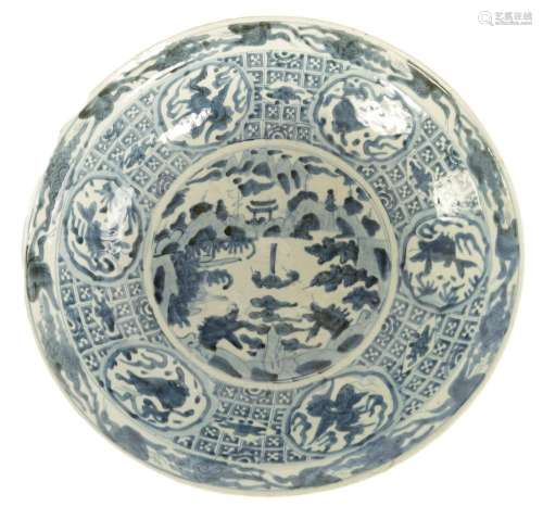 A MING DYNASTY BLUE AND WHITE CHINESE LARGE DISH