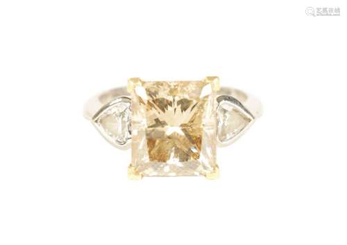 A LADIES 18CT GOLD 6.02ct PRINCESS CUT SOLITAIRE CHAMPAGNE D...