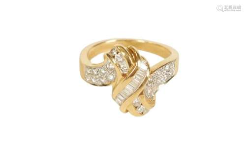 A LADIES 14CT YELLOW GOLD DIAMOND KNOT RING