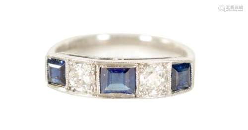 AN 18CT WHITE GOLD FIVE STONE DIAMOND AND SAPPHIRE RING