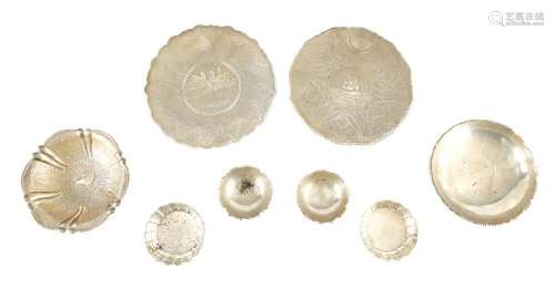 A SELECTION OF SILVER ITEMS