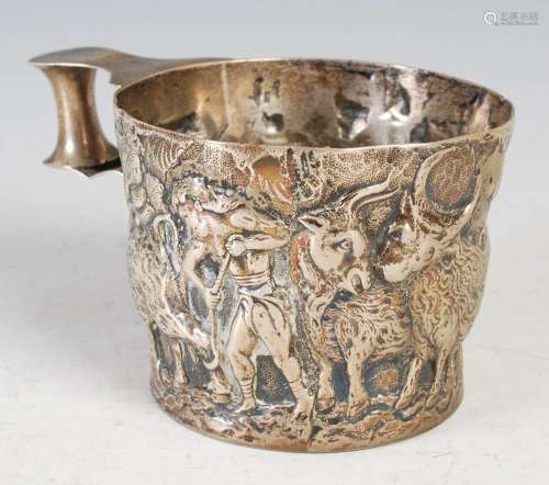 A Victorian silver replica Vapheio cup, Chester, 1899, maker...