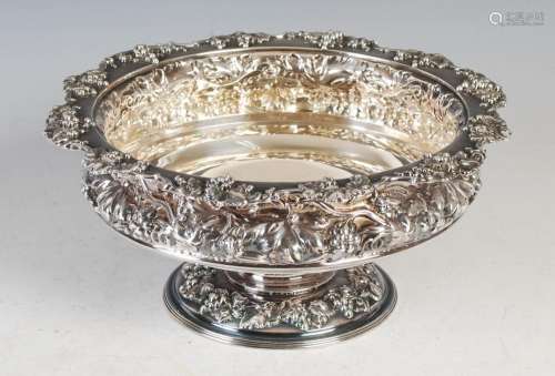 A Victorian silver fruit bowl, Sheffield, 1900, makers mark ...