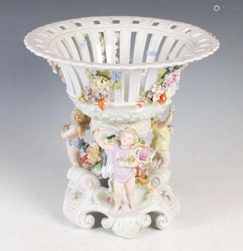 An early 20th century Dresden porcelain table centrepiece, t...