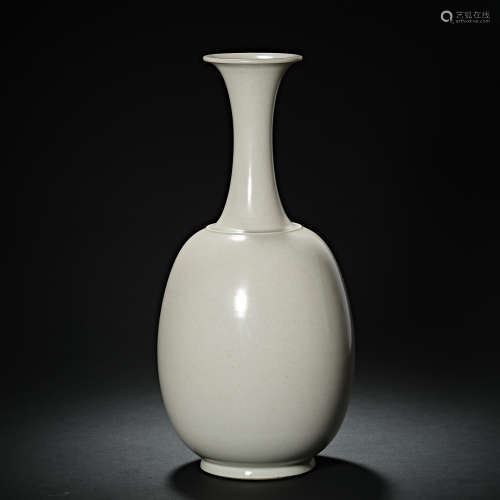 Chinese Song Dynasty   white porcelain vase