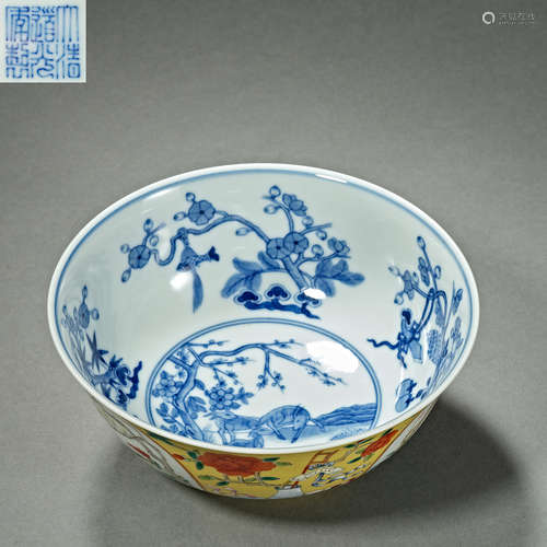 Chinese Qing Daoguang blue and white pastel porcelain bowl