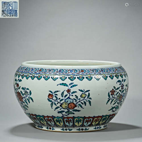 Chinese Qing Dynasty Qianlong Five-colored Porcelain Jar