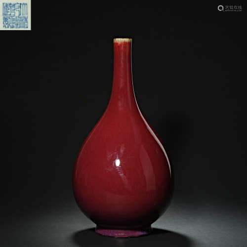 Chinese Qing Dynasty Qianlong single-glazed vase