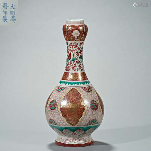 Chinese Ming Dynasty Wanli Red and Green Color Porcelain Bot...