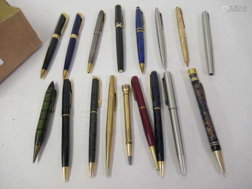 Quantity of ballpoint and fountain pens by Parker and others...