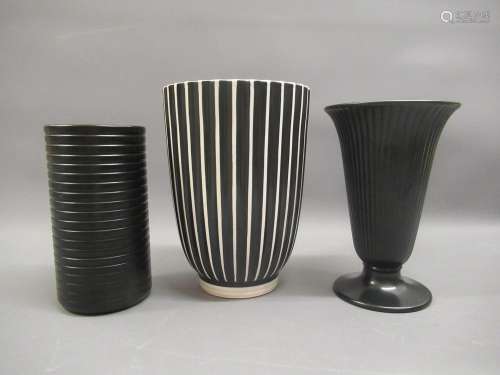 Large Wedgwood black and white ribbed vase by Norman Wilson ...