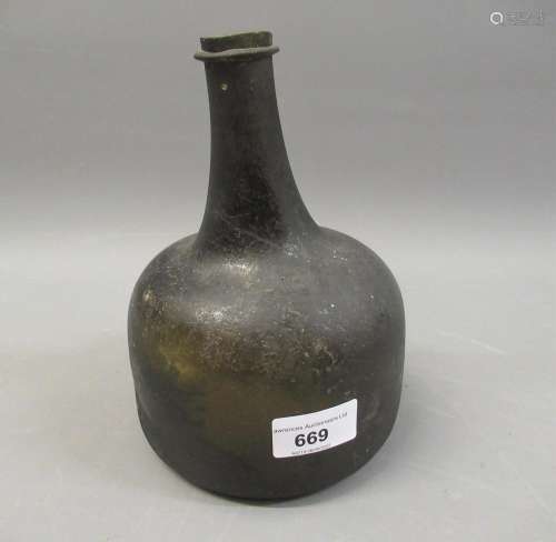 Antique green glass onion bottle, 7.5ins high The rim of nec...