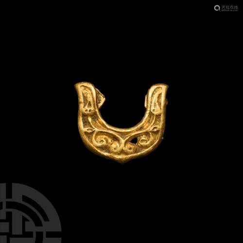 Avar Gold Horseshoe-Shaped Belt Mount