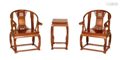 二十世纪海南黄花梨有束腰带托泥雕花圈椅(两椅一几)