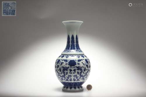 Blue-and-white Vase with Interlaced Lotus Design, Qianlong R...