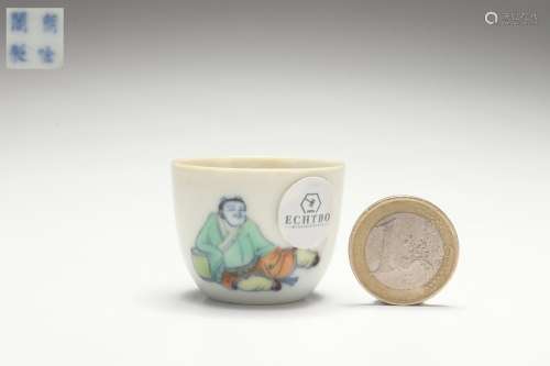 Contrasting Colored Cup of Figure Design, Lang Yin Ge Mark