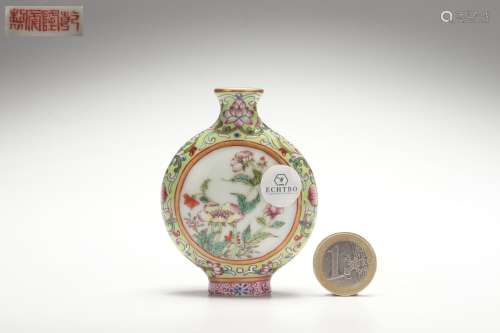 Famille Rose Snuff Bottle with Floral Patterns Design, Qianl...
