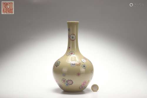 Chinese Porcelain Brown Glazed Vase with Round Flowers Desig...