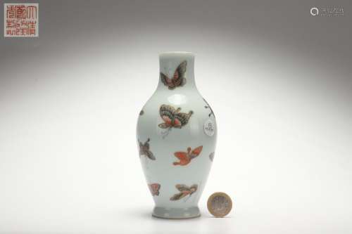 Famille Rose Olive-shaped Vase with Butterfly Design, Qianlo...