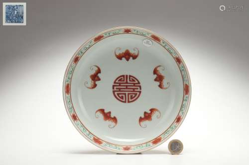Famille Rose Dish with Interlaced Lotus Patterns Design on A...