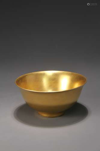 A Chinese gold porcelain