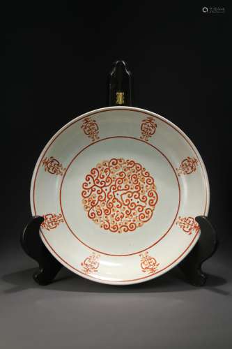 A Chinese porcelain decorated with a red hui pattern