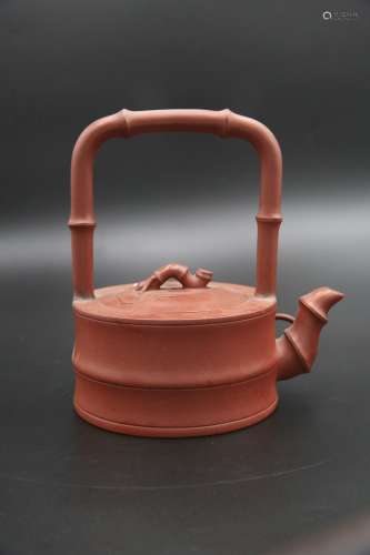 An ancient Chinese teapot from the 18th to the 19th century