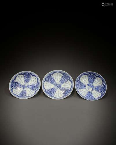 3 small plates of China from the 19th to the 20th century