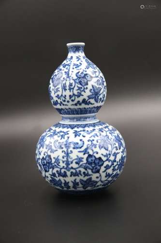 An ancient Chinese blue and white porcelain of the 18th cent...